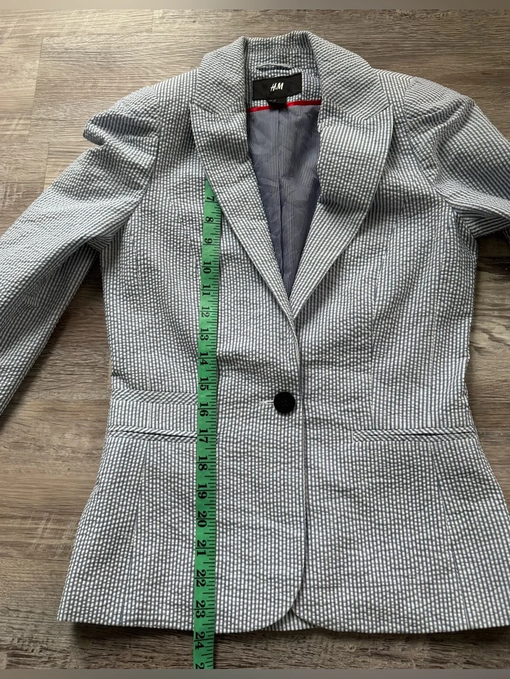 H&M women's seersucker blazer (blue and white stripe). Sz-4. Fitted H&M blazer
